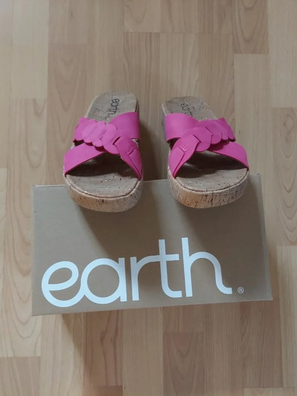 Earth Women's Scotti Slip-On Platform Wedge Sandals - Size 9 - Like New